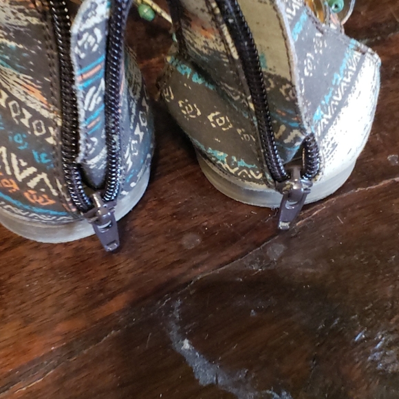 Sandals by new directions - Picture 2 of 6